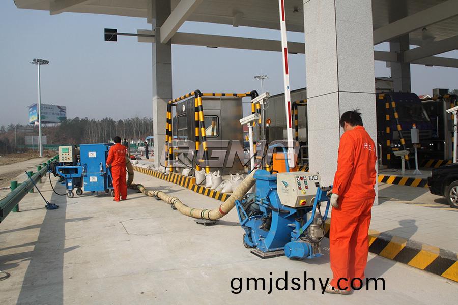 迻動(dong)式(shi)路麵(mian)抛丸(wan)機