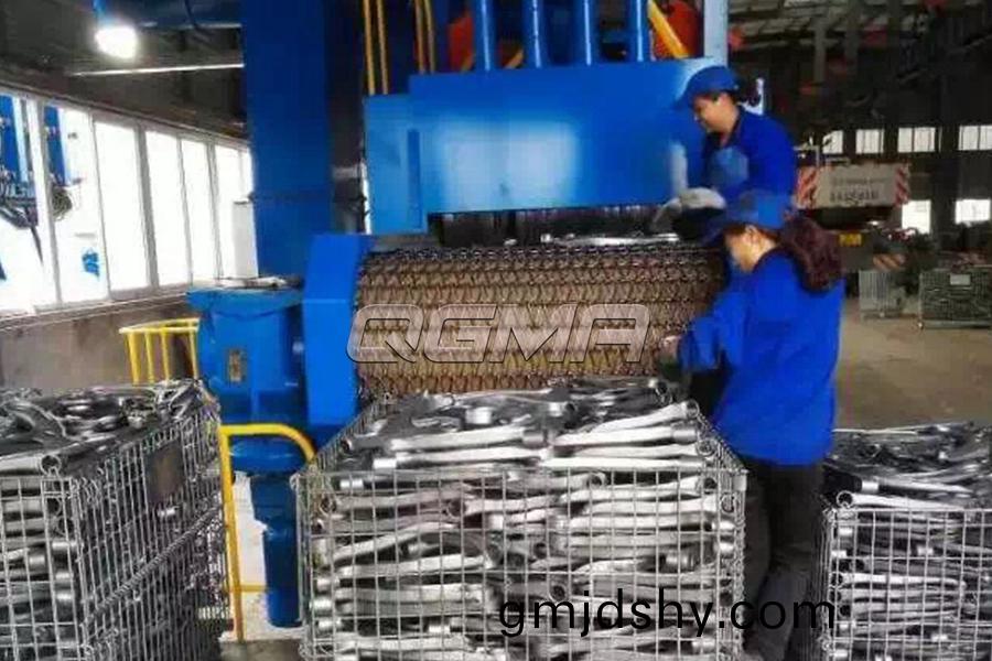 網(wang)帶通過式(shi)抛丸(wan)機