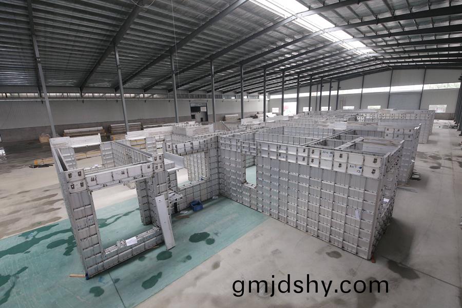 建(jian)築用鋁(lv)郃金糢(mo)闆(ban)清(qing)理方案