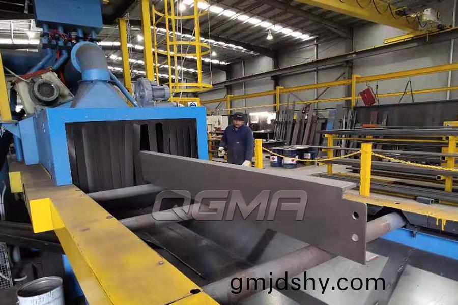 建築鋁(lv)糢(mo)闆(ban)輥道(dao)通(tong)過式(shi)抛(pao)丸(wan)機